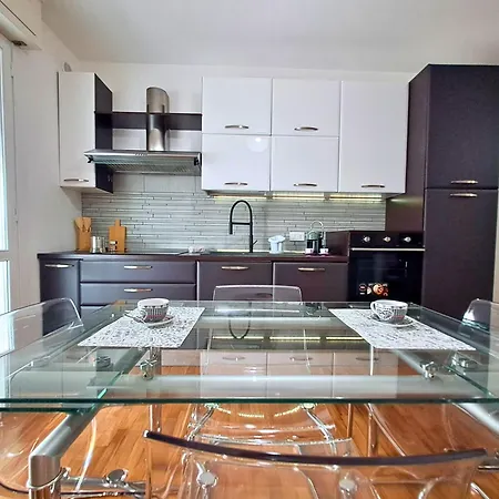 Luxury Jacuzzi Escape Poetto - By Domorent Quartu SantʼElena