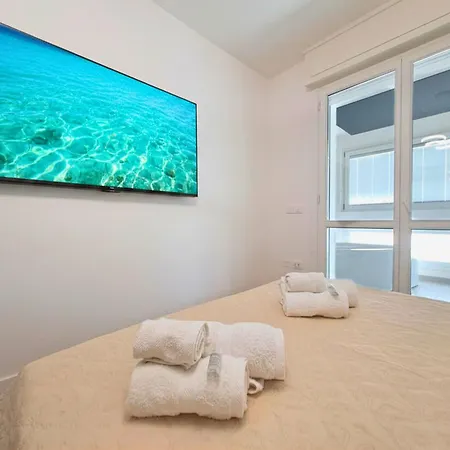 Luxury Jacuzzi Escape Poetto - By Domorent Lejlighed